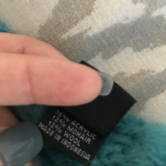 Urban Outfitters Owl Scarf - Picture 2 of 4